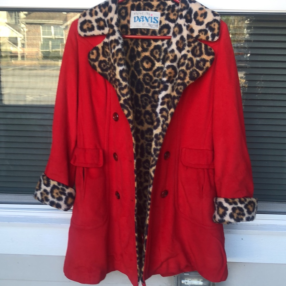Stylish Red Doubled Breasted Pea Coat with Leopard Trim - Picture 8 of 16
